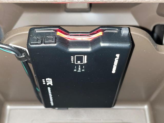 N-BOX G ナビ バックカメラ 衝突軽減装置 アダプティブクルーズ コーナーセンサー スマートキー LEDヘッド ETC オートハイビーム 車線逸脱警報 誤発進抑制機能 先行車発進告知機能 オートエアコン(8枚目)