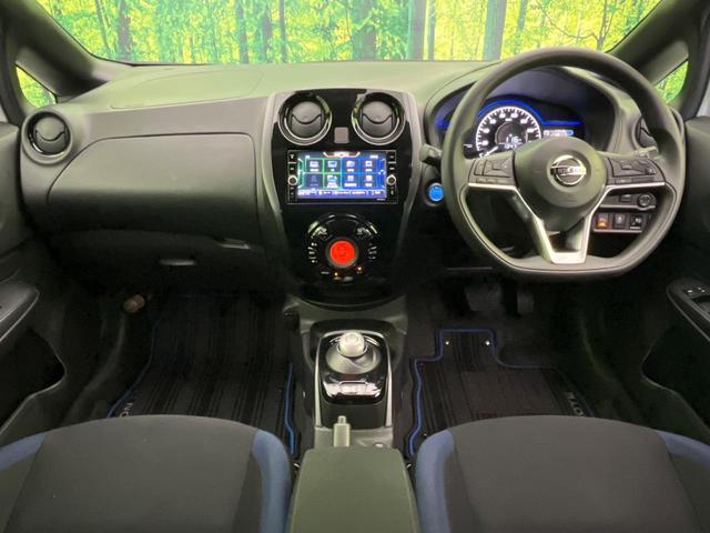 ノート e-パワー X ブラックアロー 純正ナビ バックカメラ 衝突軽減装置 レーダークルーズ コーナーセンサー スマートキー ETC 車線逸脱警報 誤発進抑制機能 オートライト オートエアコン 純正15インチAW Bluetooth再生(2枚目)