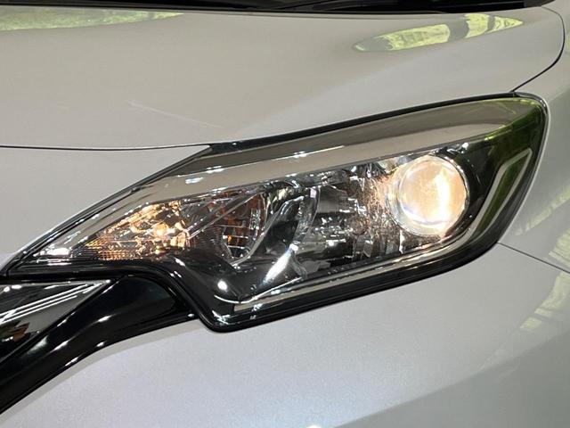 ノート e-パワー X ブラックアロー 純正ナビ バックカメラ 衝突軽減装置 レーダークルーズ コーナーセンサー スマートキー ETC 車線逸脱警報 誤発進抑制機能 オートライト オートエアコン 純正15インチAW Bluetooth再生(12枚目)