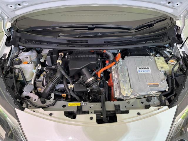 ノート e-パワー X ブラックアロー 純正ナビ バックカメラ 衝突軽減装置 レーダークルーズ コーナーセンサー スマートキー ETC 車線逸脱警報 誤発進抑制機能 オートライト オートエアコン 純正15インチAW Bluetooth再生(18枚目)