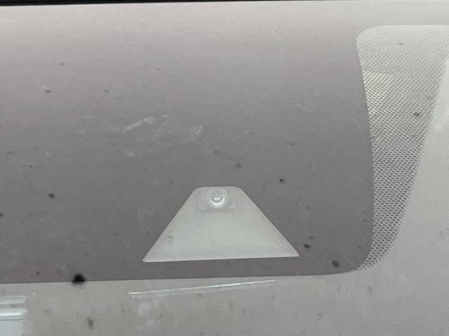 ノート e-パワー X ブラックアロー 純正ナビ バックカメラ 衝突軽減装置 レーダークルーズ コーナーセンサー スマートキー ETC 車線逸脱警報 誤発進抑制機能 オートライト オートエアコン 純正15インチAW Bluetooth再生(24枚目)