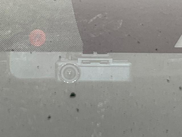 ノート e-パワー X ブラックアロー 純正ナビ バックカメラ 衝突軽減装置 レーダークルーズ コーナーセンサー スマートキー ETC 車線逸脱警報 誤発進抑制機能 オートライト オートエアコン 純正15インチAW Bluetooth再生(59枚目)