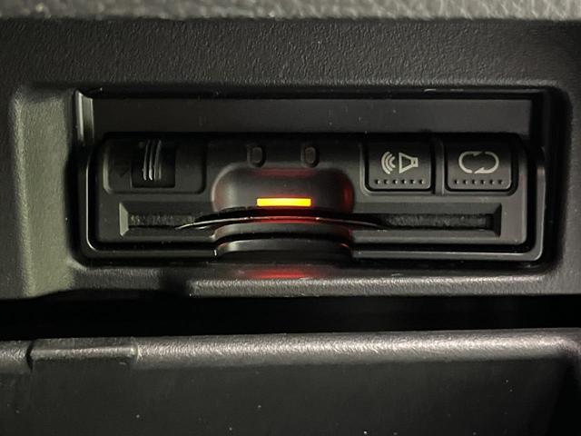 セレナ ライダー 両側電動ドア 純正ナビ バックカメラ スマートキー LEDヘッド ETC クルコン オートライト オートエアコン Bluetooth再生 CD/DVD再生 フルセグ 革巻きステアリング ドアバイザー(6枚目)