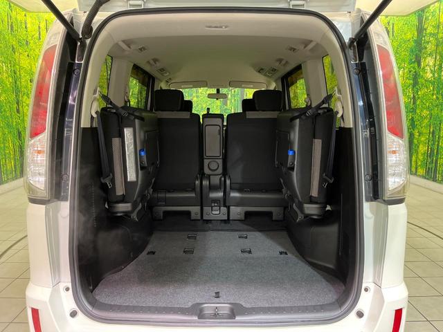 セレナ ライダー 両側電動ドア 純正ナビ バックカメラ スマートキー LEDヘッド ETC クルコン オートライト オートエアコン Bluetooth再生 CD/DVD再生 フルセグ 革巻きステアリング ドアバイザー(38枚目)