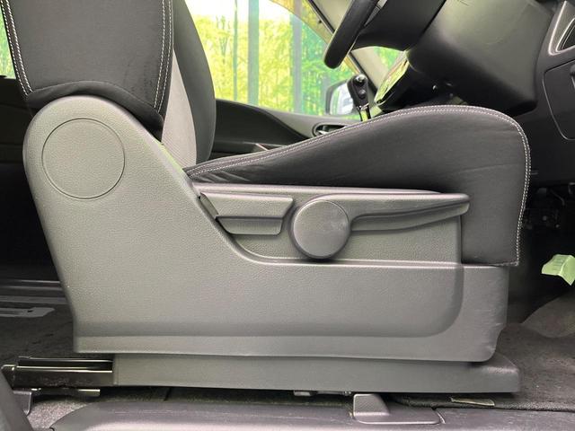 セレナ ライダー 両側電動ドア 純正ナビ バックカメラ スマートキー LEDヘッド ETC クルコン オートライト オートエアコン Bluetooth再生 CD/DVD再生 フルセグ 革巻きステアリング ドアバイザー(48枚目)