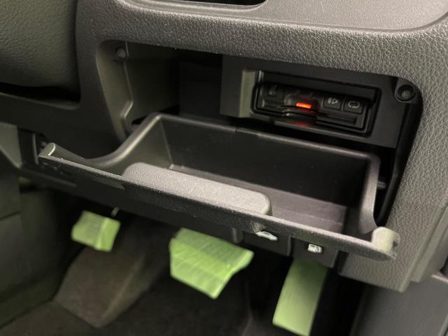 セレナ ライダー 両側電動ドア 純正ナビ バックカメラ スマートキー LEDヘッド ETC クルコン オートライト オートエアコン Bluetooth再生 CD/DVD再生 フルセグ 革巻きステアリング ドアバイザー(52枚目)