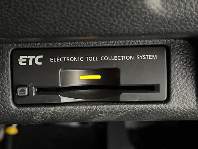 スカイライン ２５０ＧＴ　タイプＶ　純正ＳＤナビ　バックカメラ　電動リアゲート　スマートキー　ＨＩＤヘッド　ＥＴＣ　オートライト　デュアルエアコン　純正１７インチＡＷ　ＣＤ／ＤＶＤ再生　フルセグ　横滑り防止装置　ドアバイザー（6枚目）