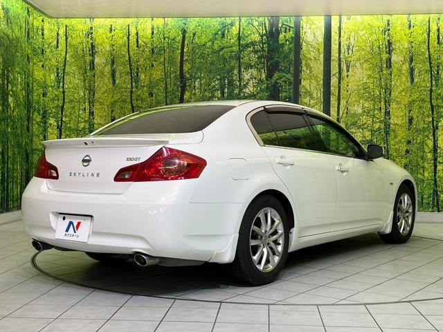 スカイライン ２５０ＧＴ　タイプＶ　純正ＳＤナビ　バックカメラ　電動リアゲート　スマートキー　ＨＩＤヘッド　ＥＴＣ　オートライト　デュアルエアコン　純正１７インチＡＷ　ＣＤ／ＤＶＤ再生　フルセグ　横滑り防止装置　ドアバイザー（17枚目）