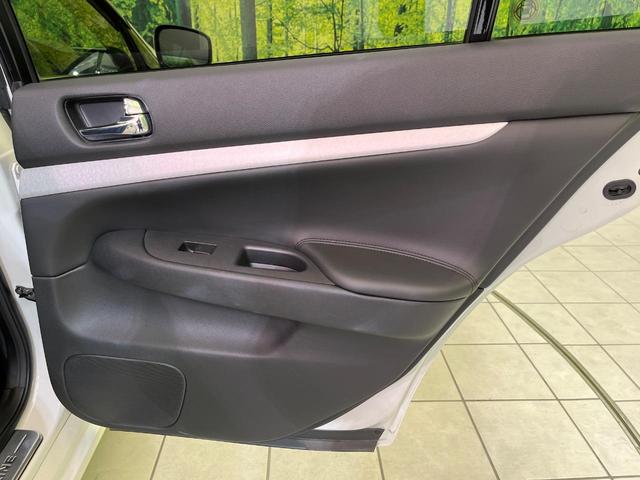 スカイライン ２５０ＧＴ　タイプＶ　純正ＳＤナビ　バックカメラ　電動リアゲート　スマートキー　ＨＩＤヘッド　ＥＴＣ　オートライト　デュアルエアコン　純正１７インチＡＷ　ＣＤ／ＤＶＤ再生　フルセグ　横滑り防止装置　ドアバイザー（34枚目）