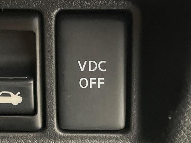 スカイライン ２５０ＧＴ　タイプＶ　純正ＳＤナビ　バックカメラ　電動リアゲート　スマートキー　ＨＩＤヘッド　ＥＴＣ　オートライト　デュアルエアコン　純正１７インチＡＷ　ＣＤ／ＤＶＤ再生　フルセグ　横滑り防止装置　ドアバイザー（49枚目）