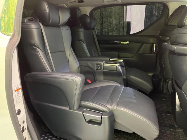 ヴェルファイア ２．５Ｚ　Ｇエディション　モデリスタエアロ　純正１０型ナビ　後席モニター　バックカメラ　両側電動ドア　衝突軽減装置　レーダークルーズ　ＢＳＭ　シートベンチレーション　純正１８インチＡＷ　コーナーセンサー　３眼ＬＥＤヘッド（54枚目）