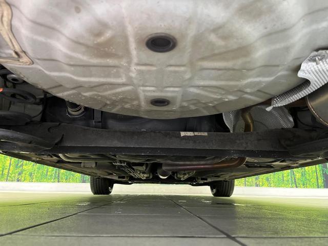 ノート メダリスト エマージェンシーブレーキパッケージ 純正ナビ 全周囲カメラ 衝突軽減 ハーフレザーシート コーナーセンサー スマートキー ETC オートライト オートエアコン Bluetooth CD/DVD再生 フルセグ レーンアシスト ドアバイザー(19枚目)