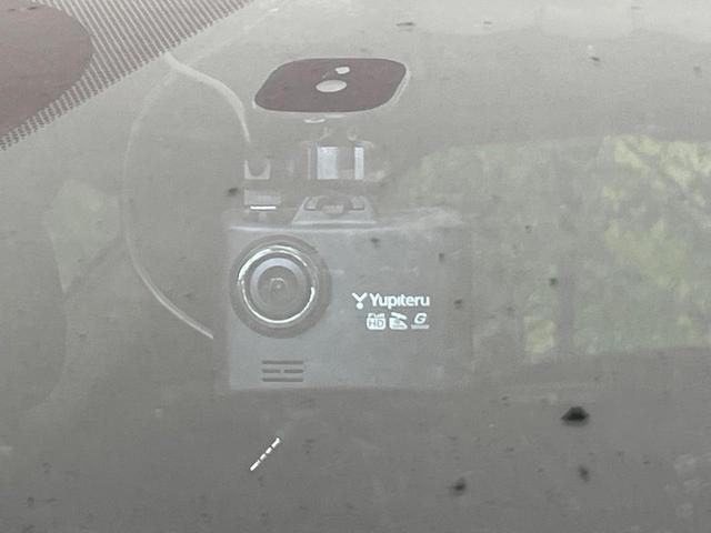 ノート メダリスト エマージェンシーブレーキパッケージ 純正ナビ 全周囲カメラ 衝突軽減 ハーフレザーシート コーナーセンサー スマートキー ETC オートライト オートエアコン Bluetooth CD/DVD再生 フルセグ レーンアシスト ドアバイザー(30枚目)