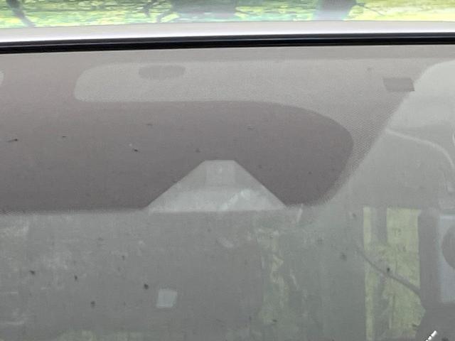 ノート メダリスト エマージェンシーブレーキパッケージ 純正ナビ 全周囲カメラ 衝突軽減 ハーフレザーシート コーナーセンサー スマートキー ETC オートライト オートエアコン Bluetooth CD/DVD再生 フルセグ レーンアシスト ドアバイザー(31枚目)