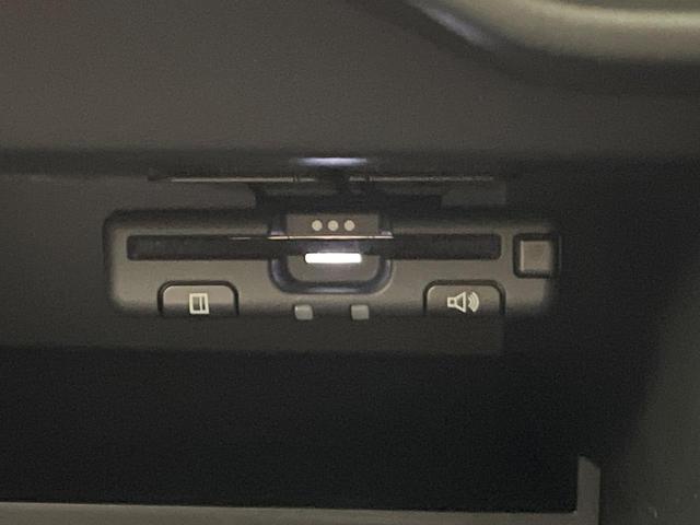 ノート Ｘ　衝突軽減　コーナーセンサー　オートハイビーム　車線逸脱警報　誤発進抑制　スマートキー　ＥＴＣ　純正オーディオ　シートリフター　横滑り防止　ドアバイザー　アイドリングストップ　プライバシーガラス（6枚目）