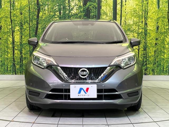 ノート Ｘ　衝突軽減　コーナーセンサー　オートハイビーム　車線逸脱警報　誤発進抑制　スマートキー　ＥＴＣ　純正オーディオ　シートリフター　横滑り防止　ドアバイザー　アイドリングストップ　プライバシーガラス（14枚目）