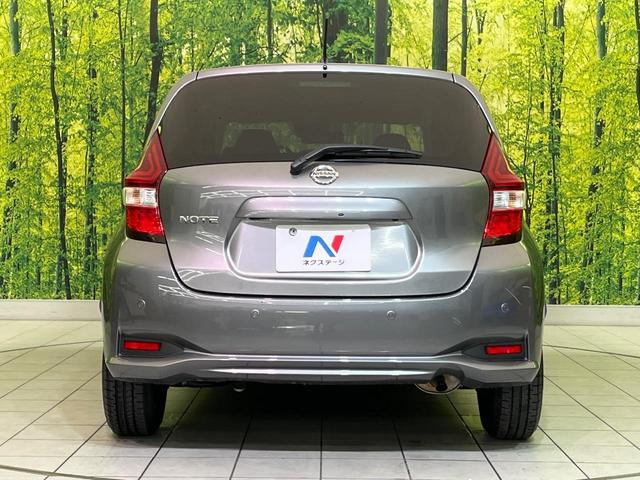 ノート Ｘ　衝突軽減　コーナーセンサー　オートハイビーム　車線逸脱警報　誤発進抑制　スマートキー　ＥＴＣ　純正オーディオ　シートリフター　横滑り防止　ドアバイザー　アイドリングストップ　プライバシーガラス（15枚目）