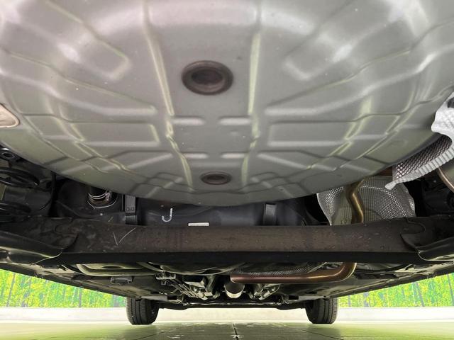 ノート Ｘ　衝突軽減　コーナーセンサー　オートハイビーム　車線逸脱警報　誤発進抑制　スマートキー　ＥＴＣ　純正オーディオ　シートリフター　横滑り防止　ドアバイザー　アイドリングストップ　プライバシーガラス（19枚目）