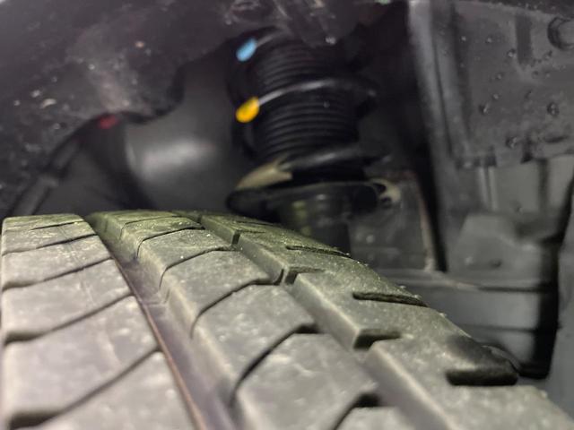 ノート Ｘ　衝突軽減　コーナーセンサー　オートハイビーム　車線逸脱警報　誤発進抑制　スマートキー　ＥＴＣ　純正オーディオ　シートリフター　横滑り防止　ドアバイザー　アイドリングストップ　プライバシーガラス（20枚目）