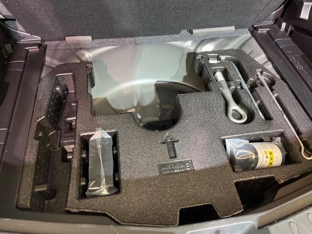 ノート Ｘ　衝突軽減　コーナーセンサー　オートハイビーム　車線逸脱警報　誤発進抑制　スマートキー　ＥＴＣ　純正オーディオ　シートリフター　横滑り防止　ドアバイザー　アイドリングストップ　プライバシーガラス（42枚目）