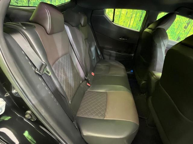 後部座席も気になるようなキズ・汚れやへたり等、大きなダメージはなく、良好な状態です。