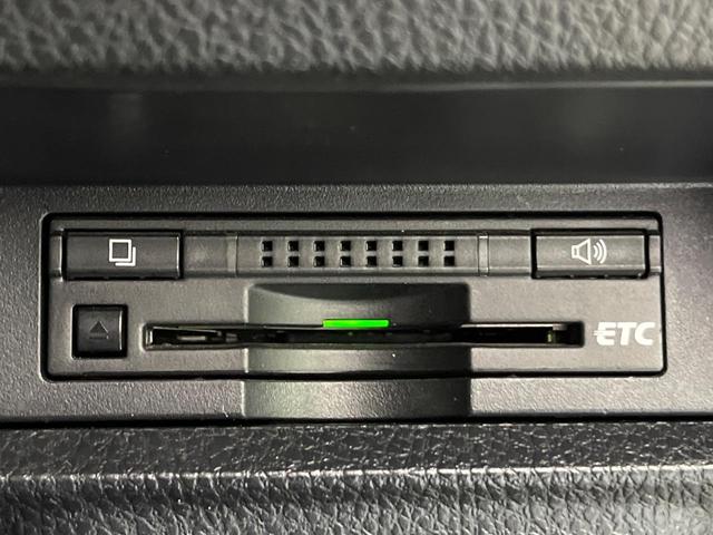 ヴォクシー ZS 両側電動ドア BIGX10型ナビ 後席モニター バックカメラ 衝突軽減装置 スマートキー LEDヘッド ETC オートライト 車線逸脱警報 デュアルエアコン 純正16インチAW Bluetooth再生(7枚目)