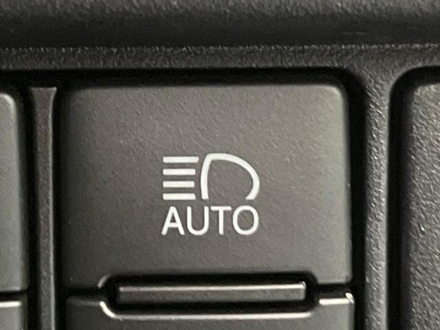 ヴォクシー ZS 煌II 後席モニター 純正9型ナビ 両側電動ドア 衝突軽減 バックカメラ クルコン コーナーセンサー LEDヘッド ETC リアオートエアコン オートハイビーム 車線逸脱警報 オートライト 純正16インチAW(31枚目)