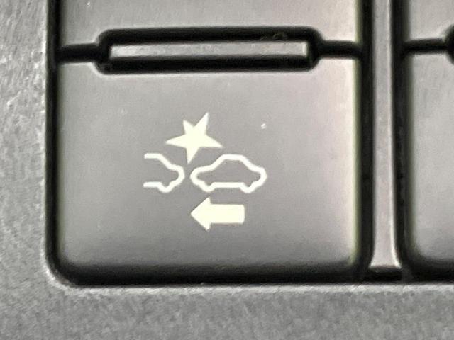 シエンタ ハイブリッドG 両側電動ドア 純正ナビ 後席モニター バックカメラ 衝突軽減装置 スマートキー LEDヘッド シートヒーター ETC オートハイビーム オートエアコン 純正16インチAW 車線逸脱警報 革巻きハンドル(7枚目)