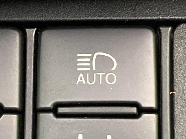 シエンタ ハイブリッドG 両側電動ドア 純正ナビ 後席モニター バックカメラ 衝突軽減装置 スマートキー LEDヘッド シートヒーター ETC オートハイビーム オートエアコン 純正16インチAW 車線逸脱警報 革巻きハンドル(52枚目)