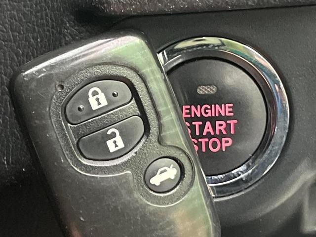 インプレッサスポーツ ２．０ｉアイサイト　ナビ　バックカメラ　レーダークルーズ　スマートキー　ＨＩＤヘッド　ＥＴＣ　誤発進抑制機能　車線逸脱警報　先行車発進告知機能　オートライト　デュアルオートエアコン　純正１６インチＡＷ　パドルシフト（7枚目）