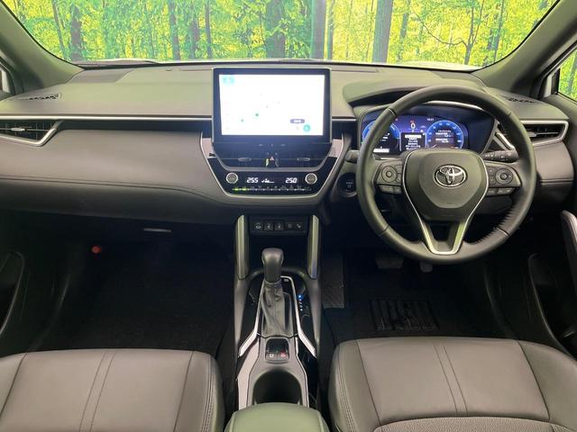 カローラクロス ハイブリッド Z ガラスルーフ 純正10.5型ナビ 全周囲カメラ 衝突軽減 レーダークルーズ BSM 電動リアゲート 半革シート パワーシート シートヒーター コーナーセンサー スマートキー パーキングアシスト(2枚目)
