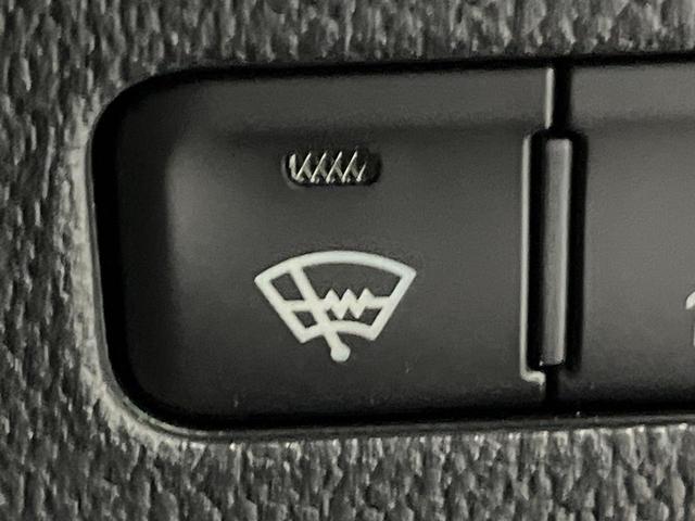 プリウス Ａ　純正ナビ　寒冷地仕様　衝突軽減　レーダークルーズ　バックカメラ　ＡＣ１００Ｖ電源　ブラインドスポットモニター　コーナーセンサー　ＬＥＤヘッド　ＬＥＤフォグ　ＥＴＣ　オートハイビーム　車線逸脱警報（5枚目）