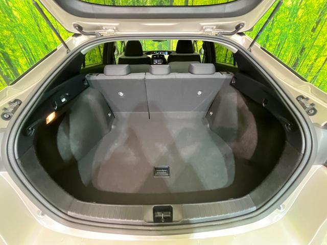 プリウス Ａ　純正ナビ　寒冷地仕様　衝突軽減　レーダークルーズ　バックカメラ　ＡＣ１００Ｖ電源　ブラインドスポットモニター　コーナーセンサー　ＬＥＤヘッド　ＬＥＤフォグ　ＥＴＣ　オートハイビーム　車線逸脱警報（10枚目）