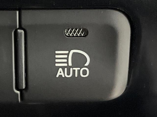 プリウス Ａ　純正ナビ　寒冷地仕様　衝突軽減　レーダークルーズ　バックカメラ　ＡＣ１００Ｖ電源　ブラインドスポットモニター　コーナーセンサー　ＬＥＤヘッド　ＬＥＤフォグ　ＥＴＣ　オートハイビーム　車線逸脱警報（38枚目）
