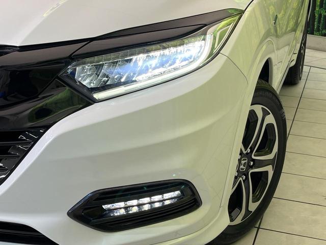 【ＬＥＤヘッドライト】悪天候や夜間走行時も良好な視界を確保し安心して運転できる高輝度ＬＥＤヘッドライトを装備！点灯速度が早く、消費電力も抑えられています。