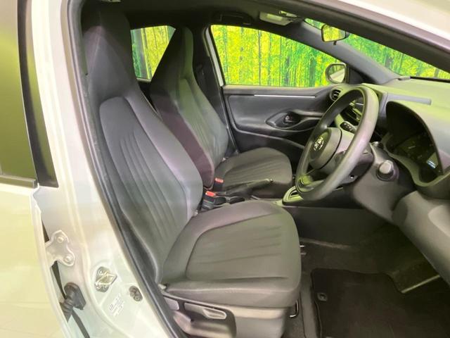 ヤリス X ナビ 衝突軽減装置 スマートキー ETC オートハイビーム 車線逸脱警報 先行車発進告知機能 Bluetooth再生 プライバシーガラス 盗難防止装置 電動格納ドアミラー トラクションコントロール(8枚目)