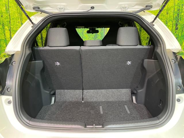 ヤリス X ナビ 衝突軽減装置 スマートキー ETC オートハイビーム 車線逸脱警報 先行車発進告知機能 Bluetooth再生 プライバシーガラス 盗難防止装置 電動格納ドアミラー トラクションコントロール(10枚目)