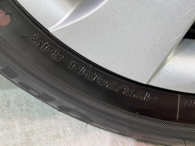 ヤリス X ナビ 衝突軽減装置 スマートキー ETC オートハイビーム 車線逸脱警報 先行車発進告知機能 Bluetooth再生 プライバシーガラス 盗難防止装置 電動格納ドアミラー トラクションコントロール(29枚目)