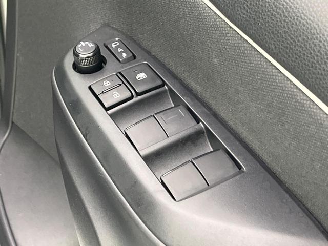 ヤリス X ナビ 衝突軽減装置 スマートキー ETC オートハイビーム 車線逸脱警報 先行車発進告知機能 Bluetooth再生 プライバシーガラス 盗難防止装置 電動格納ドアミラー トラクションコントロール(33枚目)