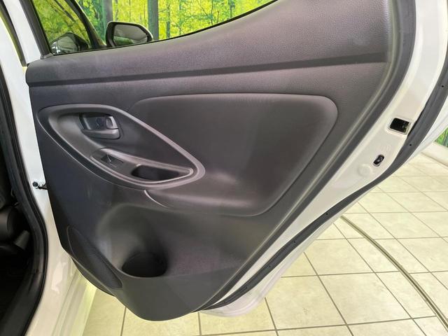 ヤリス X ナビ 衝突軽減装置 スマートキー ETC オートハイビーム 車線逸脱警報 先行車発進告知機能 Bluetooth再生 プライバシーガラス 盗難防止装置 電動格納ドアミラー トラクションコントロール(36枚目)