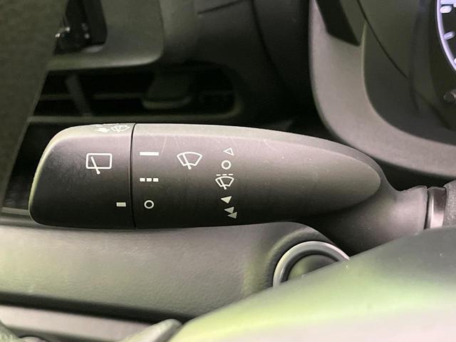ヤリス X ナビ 衝突軽減装置 スマートキー ETC オートハイビーム 車線逸脱警報 先行車発進告知機能 Bluetooth再生 プライバシーガラス 盗難防止装置 電動格納ドアミラー トラクションコントロール(52枚目)