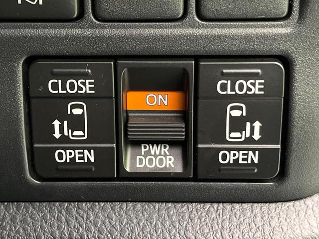 エスクァイア Gi 両側電動ドア 純正10型ナビ 後席モニター バックカメラ 衝突軽減装置 シートヒーター スマートキー LEDヘッド ETC クルコン オートハイビーム 車線逸脱警報 デュアルエアコン 先行車発進告知機(3枚目)