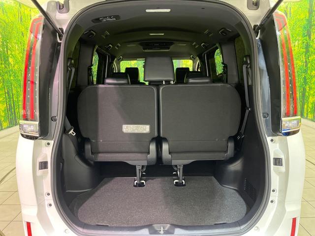 エスクァイア Gi 両側電動ドア 純正10型ナビ 後席モニター バックカメラ 衝突軽減装置 シートヒーター スマートキー LEDヘッド ETC クルコン オートハイビーム 車線逸脱警報 デュアルエアコン 先行車発進告知機(11枚目)