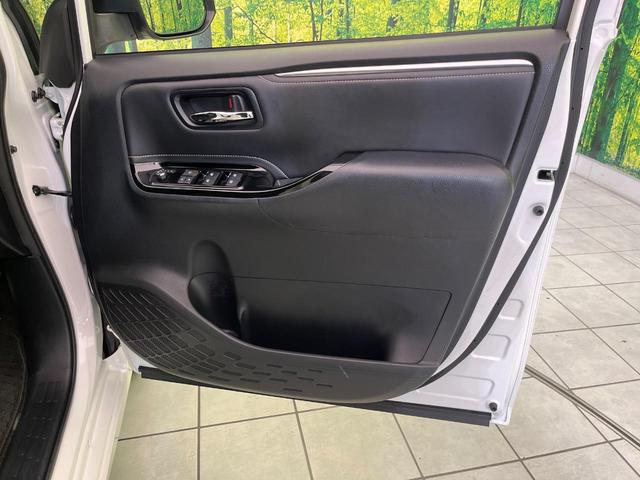 エスクァイア Gi 両側電動ドア 純正10型ナビ 後席モニター バックカメラ 衝突軽減装置 シートヒーター スマートキー LEDヘッド ETC クルコン オートハイビーム 車線逸脱警報 デュアルエアコン 先行車発進告知機(42枚目)