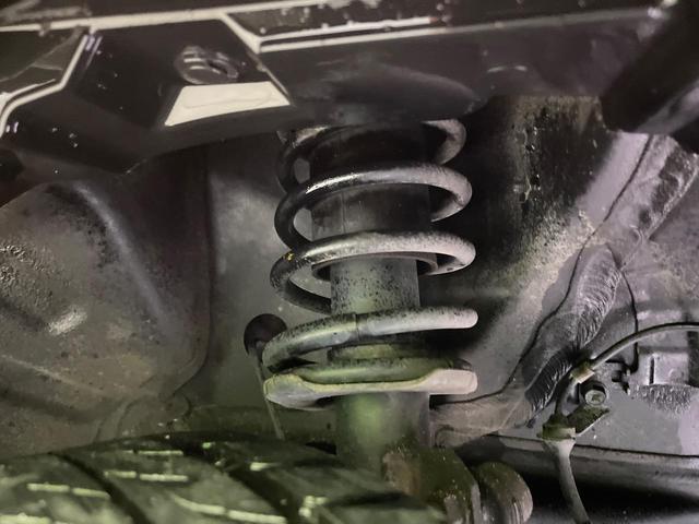 ハスラー X 4WD ナビ 衝突軽減装置 シートヒーター スマートキー HIDヘッド ルーフレール ETC 誤発進抑制機能 オートライト オートエアコン 純正15インチAW CD再生 地デジ 革巻きステアリング(20枚目)