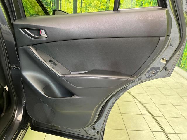 CX-5 XD ナビ バックカメラ 衝突軽減装置 BOSEサウンド スマートキー HIDヘッド ETC クルコン オートライト 純正17インチAW 革巻きステアリング フォグライト ドアバイザー プライバシーガラス(37枚目)