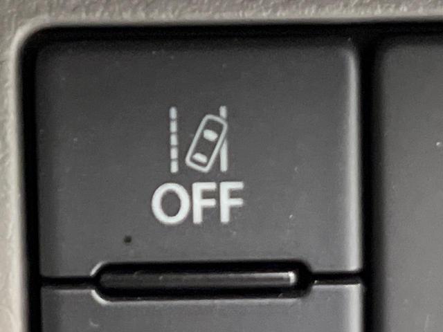 【車線逸脱警報】道路上の白（黄）線を認識し、意図せず走行中の車線からはみ出しそうになった時、メーター内の警告灯とブザーで注意喚起してくれる安心・安全機能です♪