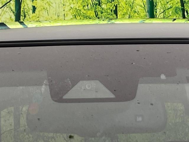 【トヨタセーフティセンス】走行中に前方の車両等を認識し、衝突しそうな時は警報とブレーキで衝突回避と被害軽減をアシスト。より安全にドライブをお楽しみいただけます。