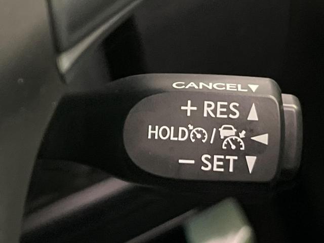 【レーダークルーズコントロール】高速道路での長距離走行が楽に！！自動で速度を保つクルーズコントロールが、衝突軽減システムと連携し、前方の車両を感知して車間を保つように速度調節してくれます！！