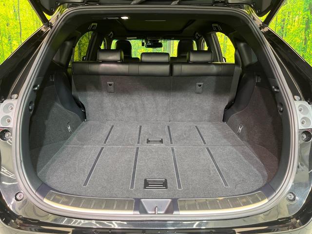 後席を格納すると、これだけの広さが！シーンに合わせたシートアレンジで、大きな荷物も積むことが出来ます♪
